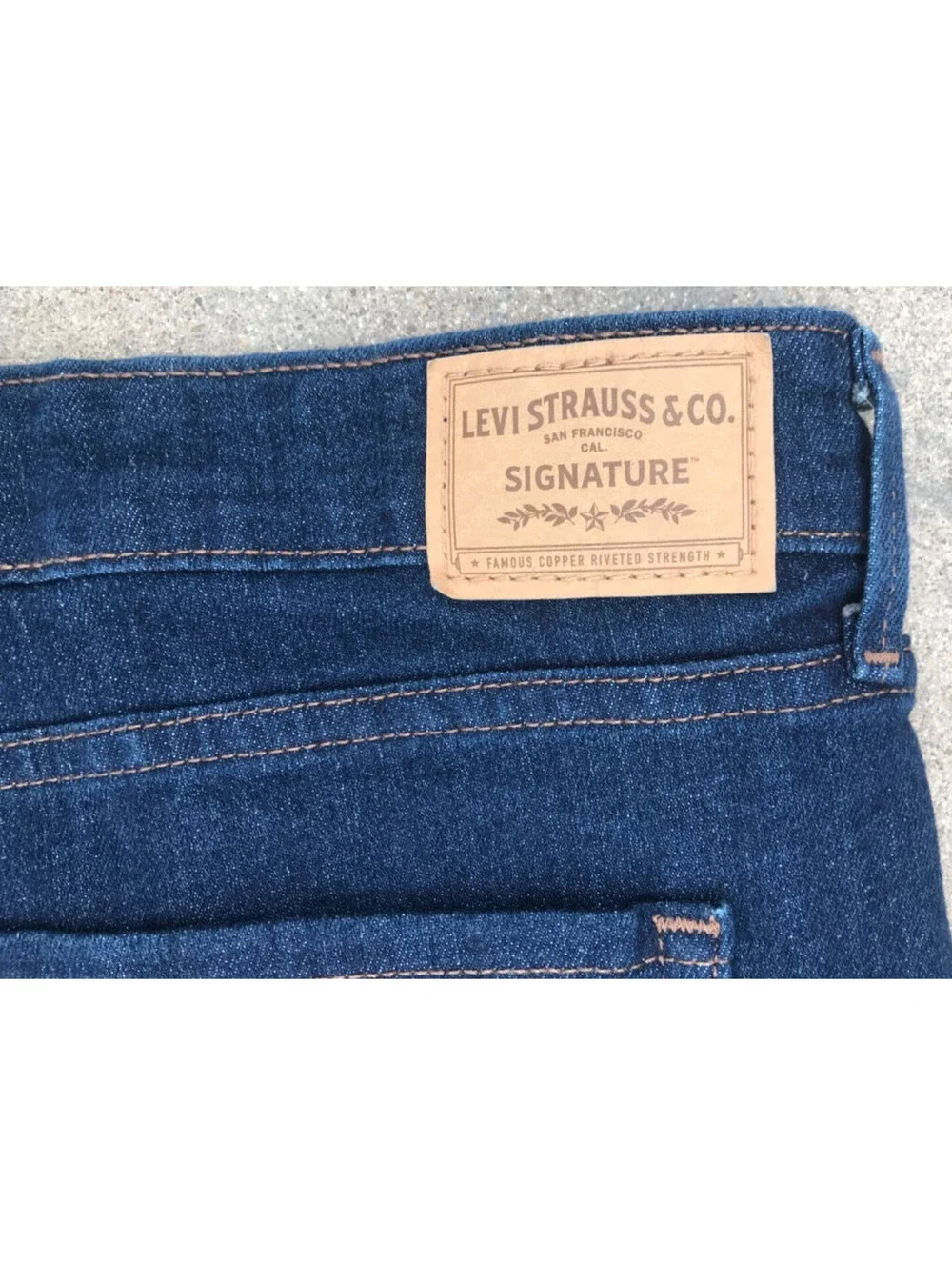 Levi Strauss Signature Women's Mid Rise Skinny Blue Jeans Fade 14M W32 x L30